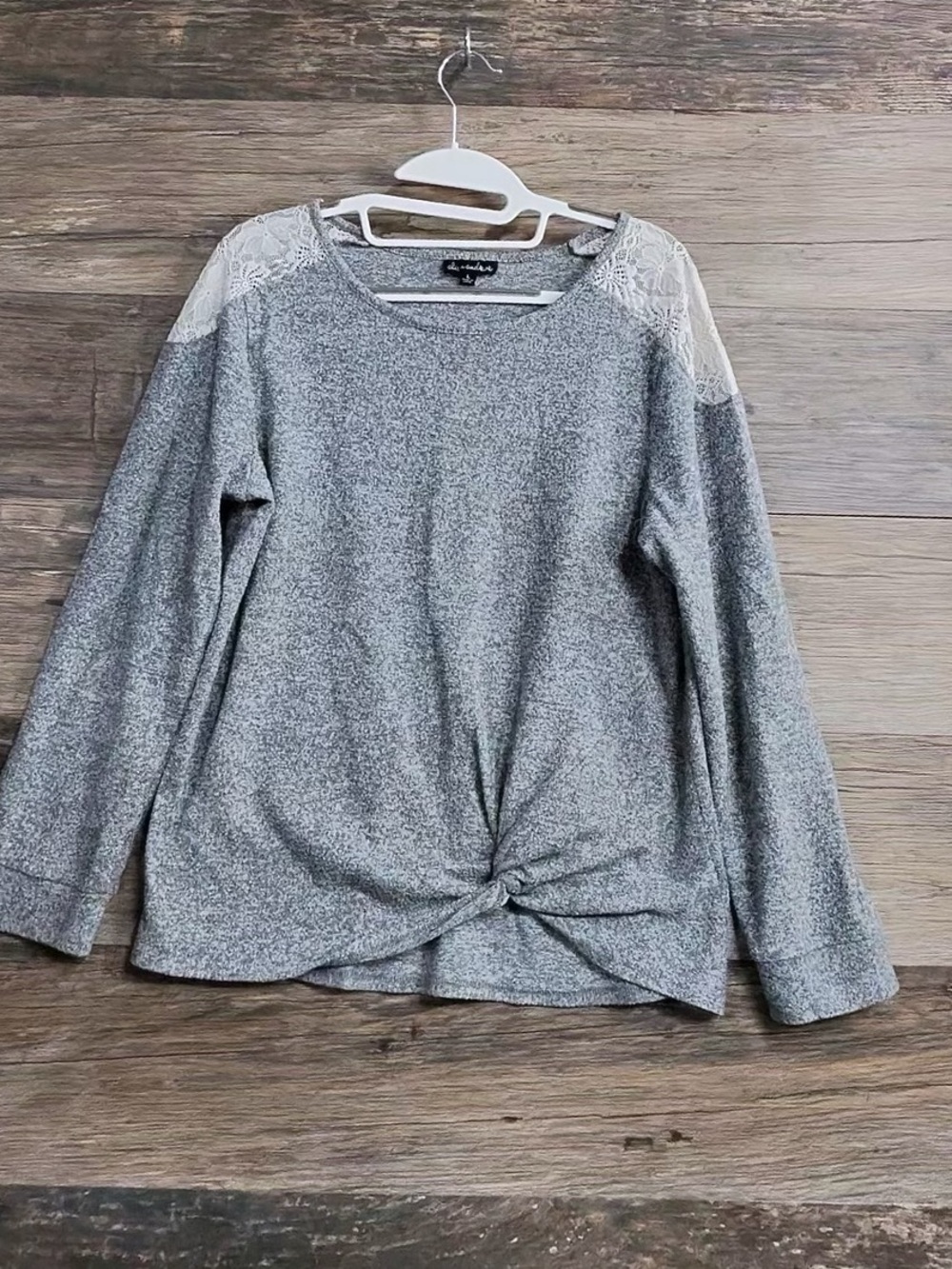 Alison Andrews Women's Gray Lace-Shoulder Knot Front Sweatshirt